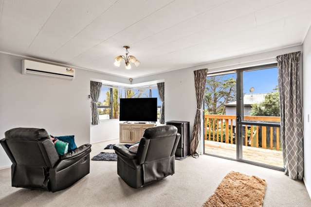 42 Maywood Crescent Glen Eden_4