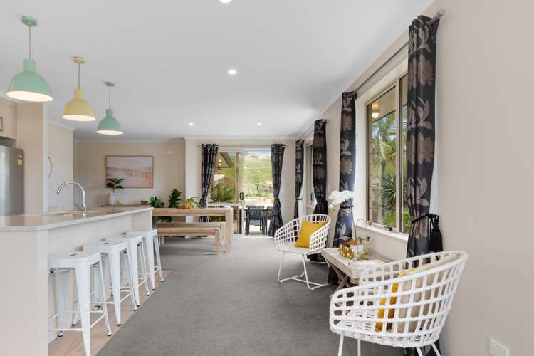 208 Ballintoy Park Drive Welcome Bay_2