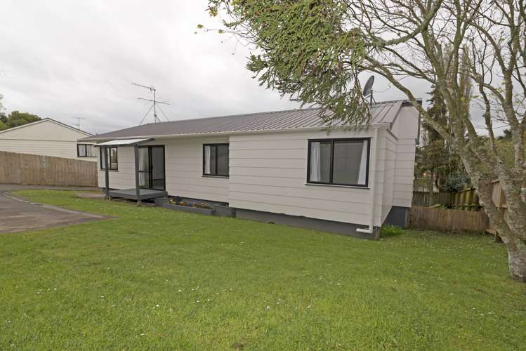 2/7 Maywood Crescent Glen Eden_13