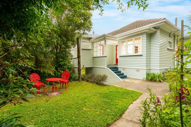 Character Karori Home & Income plus Secret Garden
