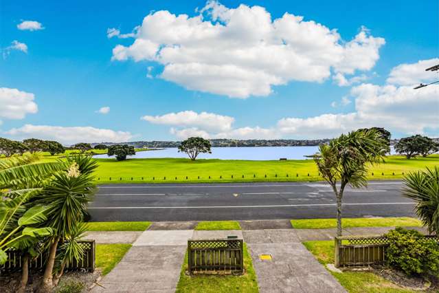 70 Kiwi Esplanade Mangere Bridge_1