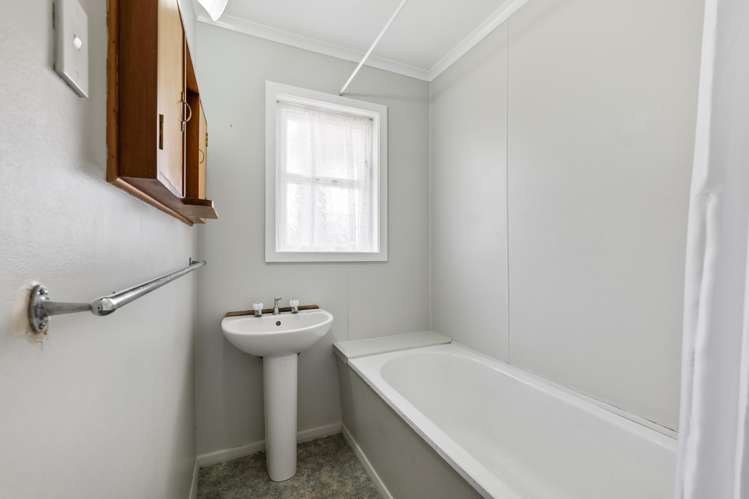 4 Holford Street Westown_17