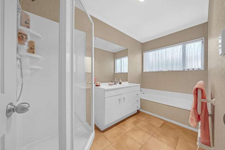 7 Amesbury Rise Henderson_13