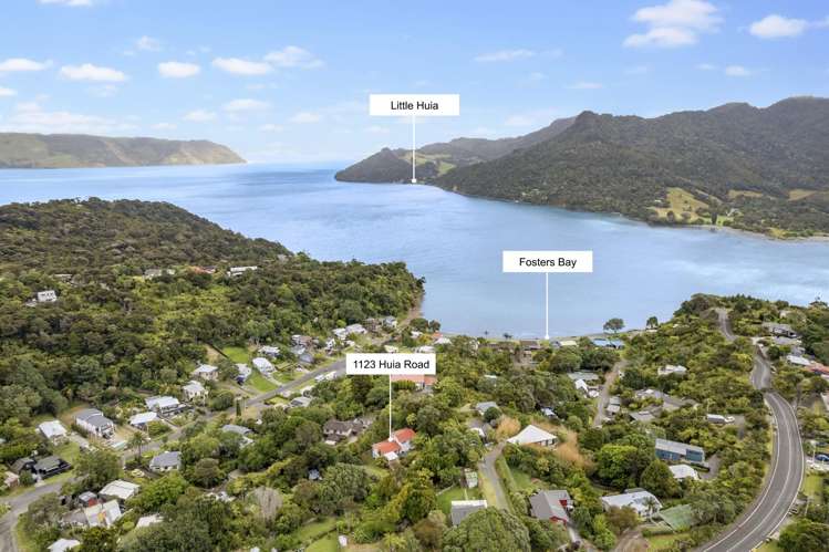 1123 Huia Road Huia_18