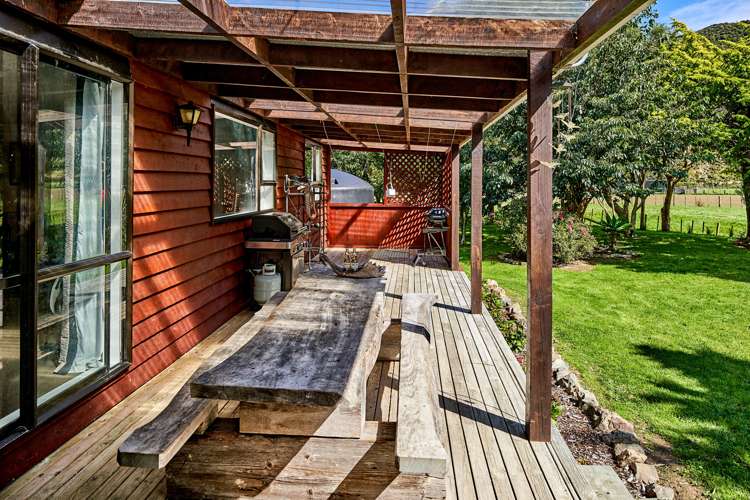 1296 Coast Road Wainuiomata Coast_6