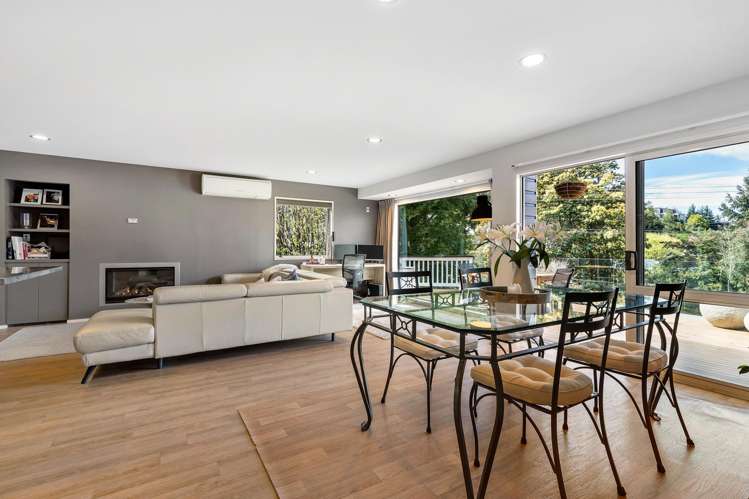 1 Arawata Terrace Fernhill/Sunshine Bay_14