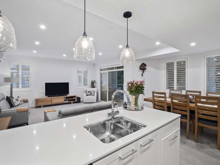 20 Eaves Bush Parade Orewa_8