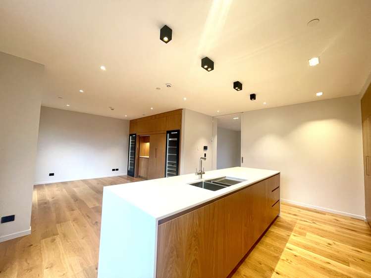 1/360 Montreal Street_5