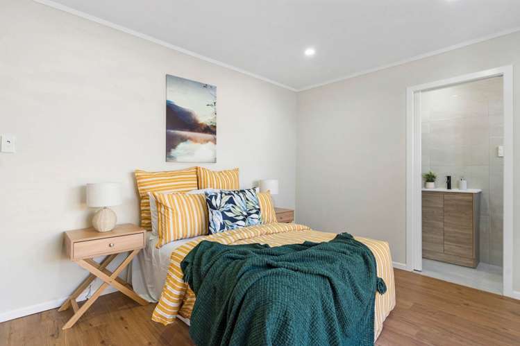 2/8 Wilbur Place Pakuranga Heights_9