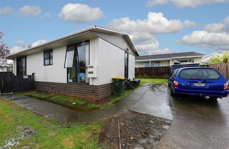 2/2 Jack Farrell Place Papakura_1
