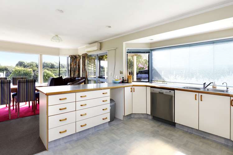 61 Aldinga Avenue Stoke_8