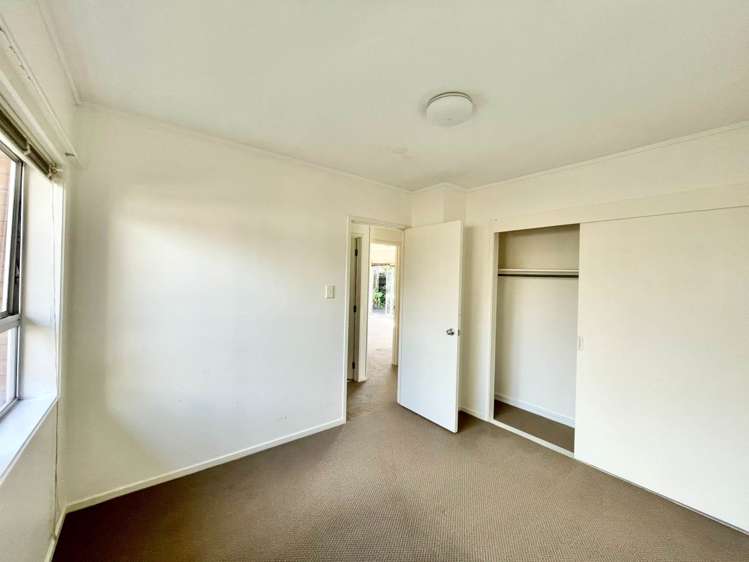 2/957a Beach Road Torbay_9