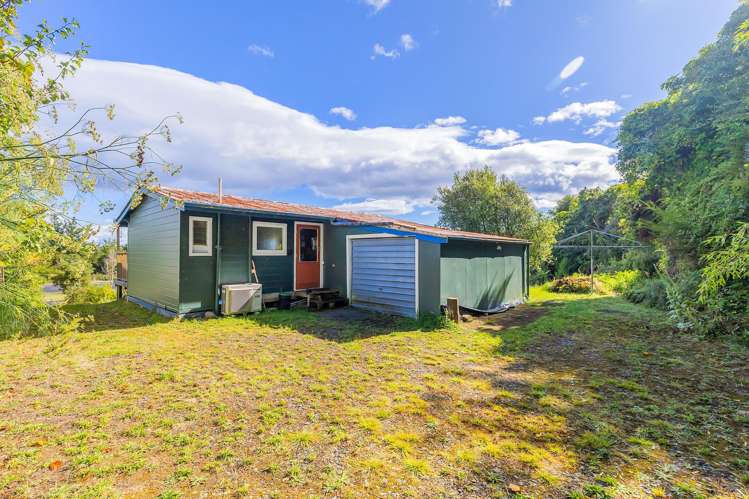 1 and 2/32 Gosling Grove Turangi_15