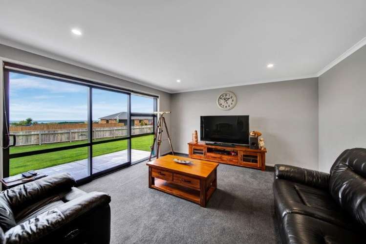 1 Denby Heights Hawera_6