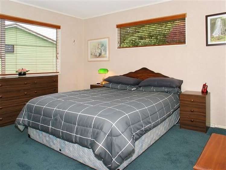 2 Thurso Grove Papakowhai_9