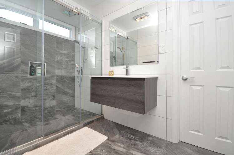 27 Clinton Avenue Te Atatu Peninsula_15