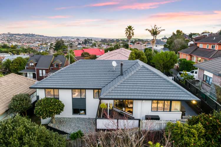 2/100 Gosford Drive Botany Downs_11