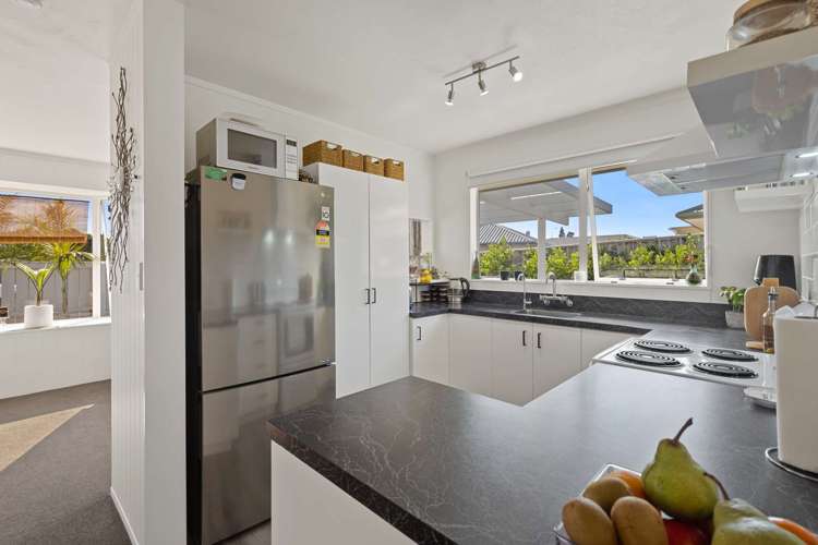 15a Vining Crescent Stoke_5