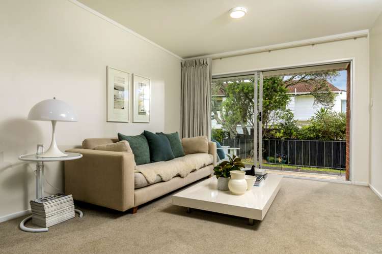 2/134 Calliope Road Stanley Point_2