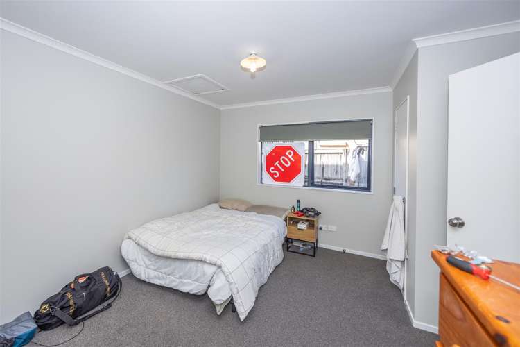 8 Inverness Avenue Hamilton East_26