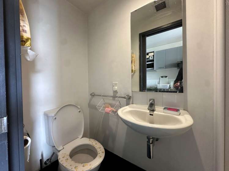 705/133 Beach Road Auckland Central_10