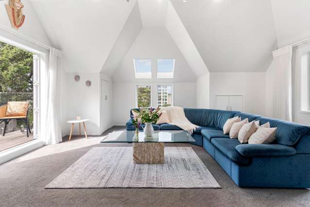 ELEGANT, PRICED TO SELL, DOUBLE WESTLAKE ZONE