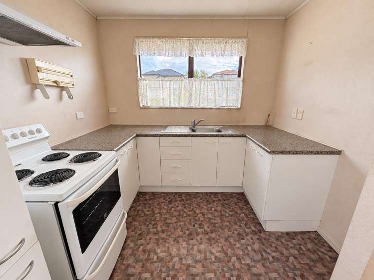  76 Staveley Avenue Mount Roskill_2