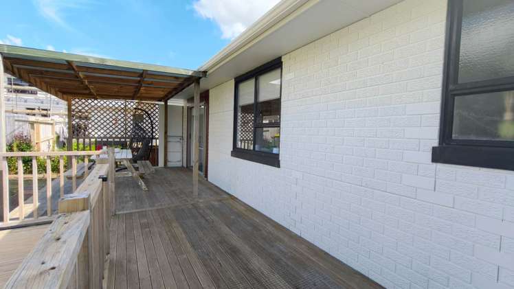 7 Cobham Crescent Kelston_18