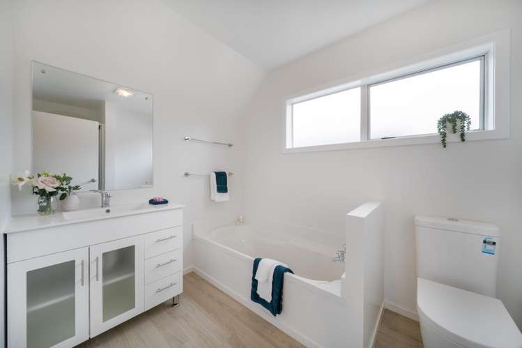 8a Alister Way Churton Park_18