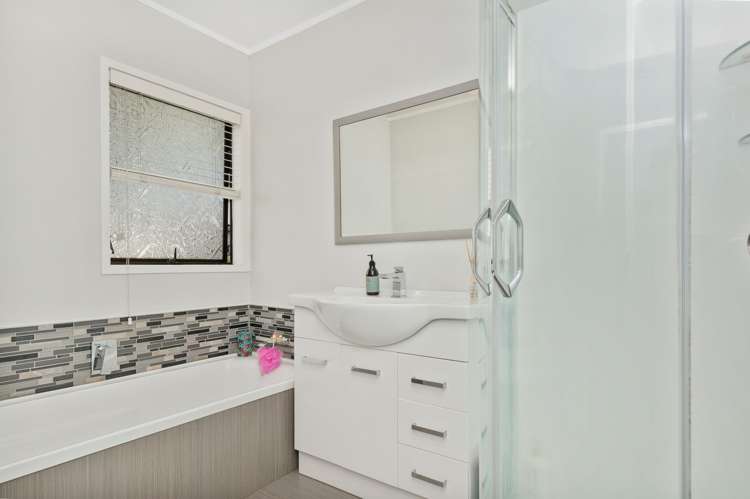 2 Bradbury Road Botany Downs_9