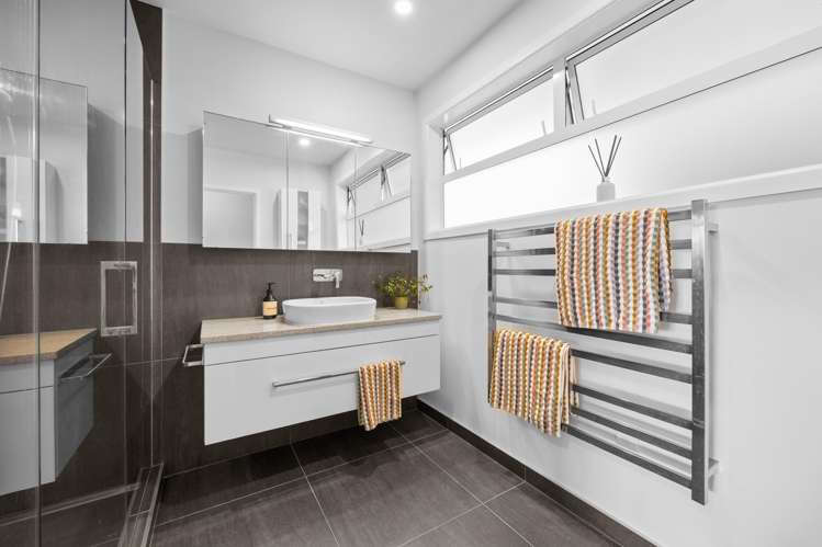 32 Colmar Road Mellons Bay_24