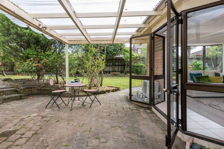 2/2 Channing Crescent Botany Downs_12