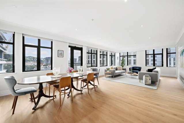 Luxury CBD Apartment with Spectacular City Views