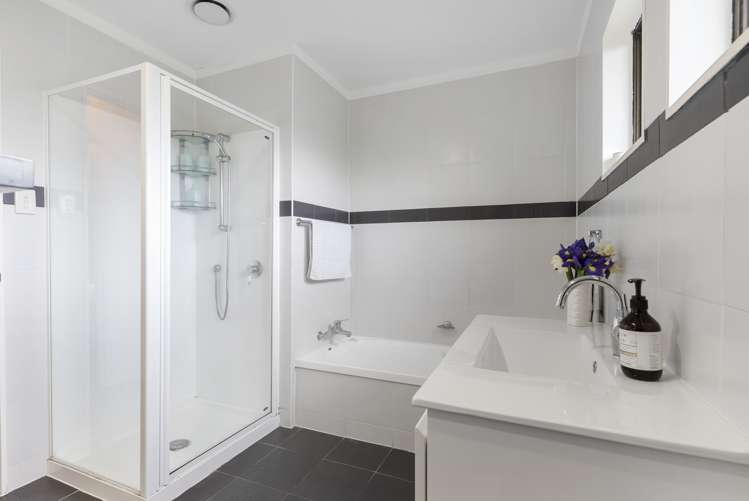 8/390 West Coast Road Glen Eden_13