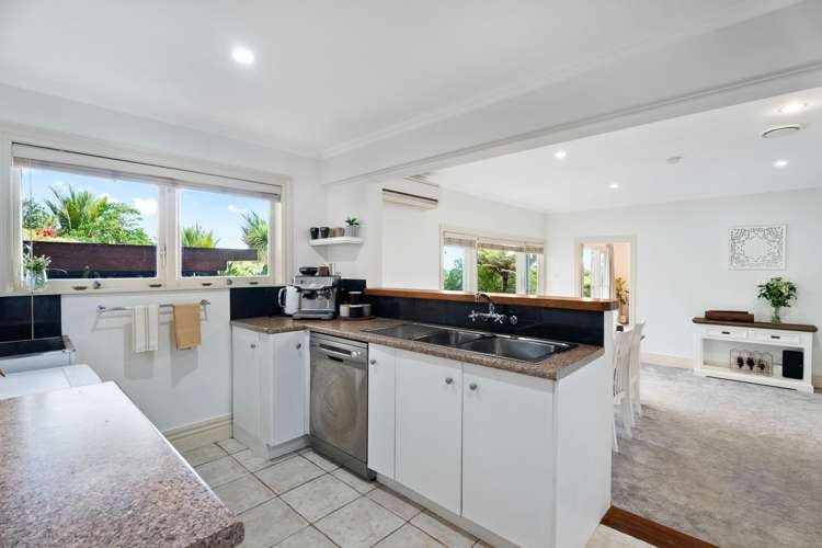 16 Scenic Drive Titirangi_25