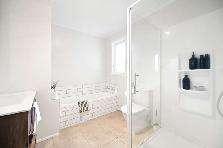 6 Barrie Crescent Silverdale_10