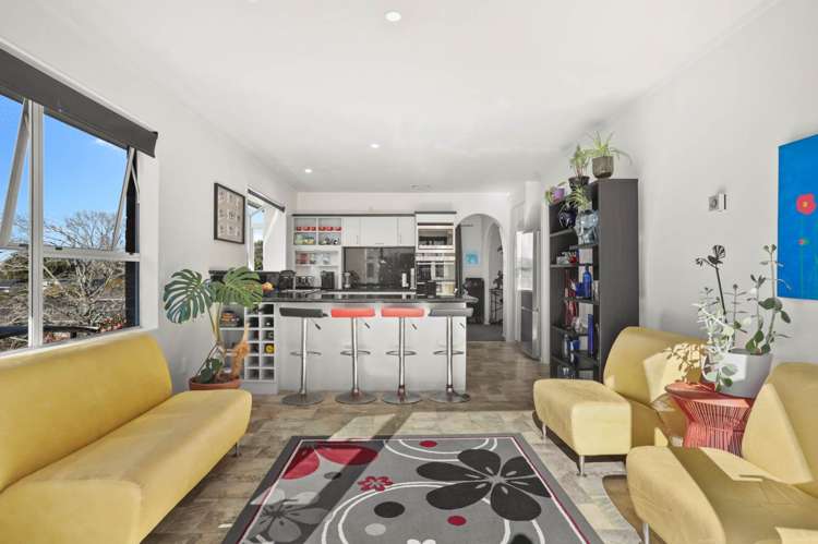 18 Nui Mana Place Te Atatu South_5