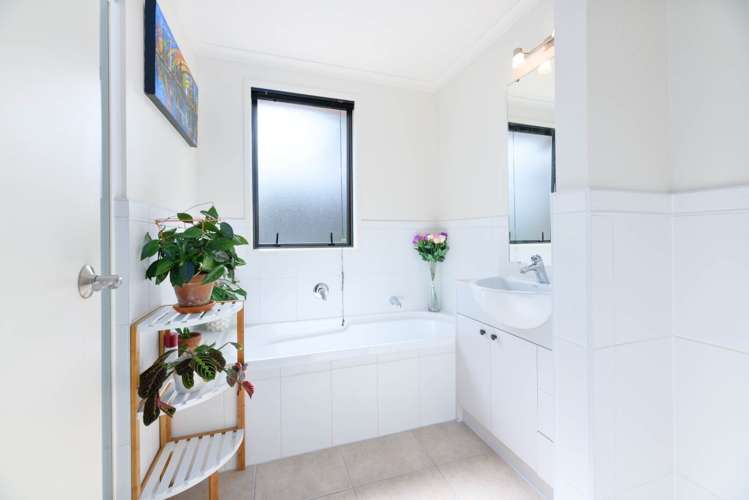 205 Kyle Road Greenhithe_16