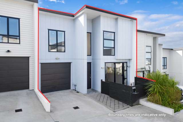 Spacious Modern Home - Walk to Shopping Centre