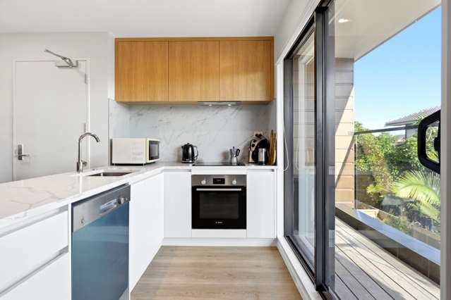 8/35 Centreway Road Orewa_1