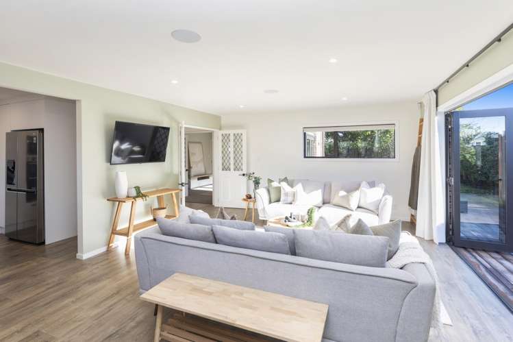 54 Regency Crescent Redwood_12