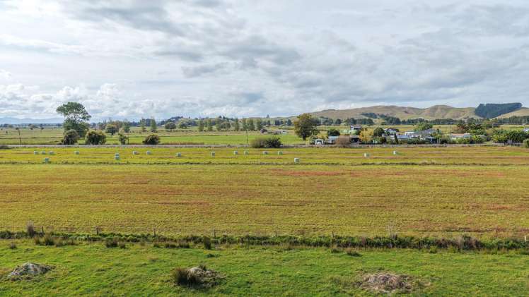 33 and 92 Back Miranda Road Waitakaruru_8