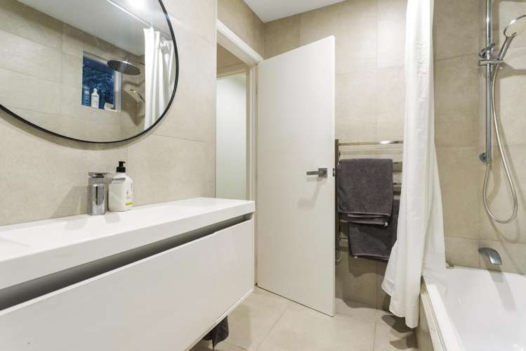 2/5 Larchwood Avenue Westmere_15