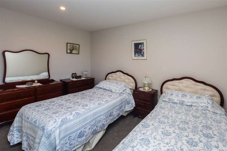 16c Saracen Avenue Northwood_12