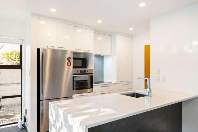 2/1 Winchester Street Merivale_2