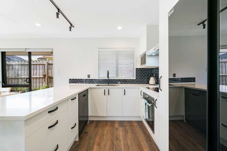 15 Frank Bunce Grove Flat Bush_6