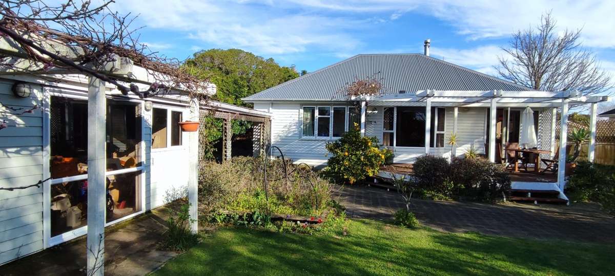 Character Three Bedroom plus Office Home in The Wood 1