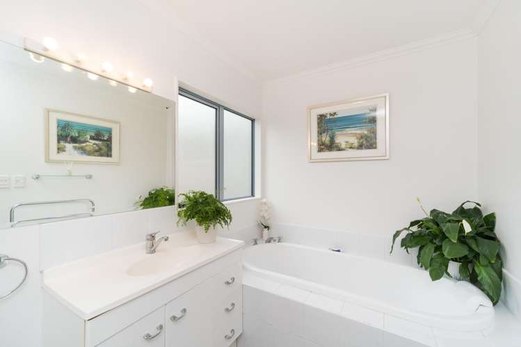 29 La Lena Grove Fitzherbert_16