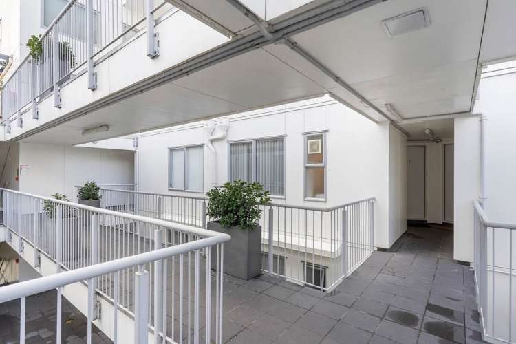 311/10 Flower Street Eden Terrace_8