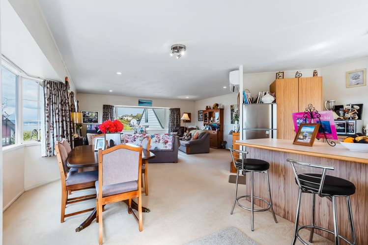 2/8 Kinder Street Acacia Bay_8